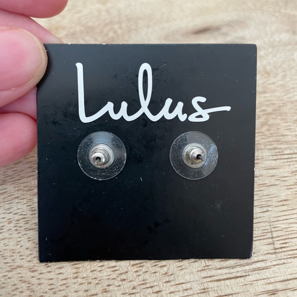 Lulu’s marble and silver tone earrings - Picture 2 of 2